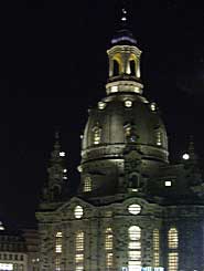 Bild: Kuppel der Frauenkirche Dresden bei nacht