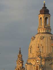 Bild: Kuppel der Frauenkirche Dresden im Abendlicht