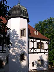 Abbildung: Berg- und Lusthaus der Anlage Hofloessnitz in Radebeul bei Dresden mit Link zur Homepage der Stiftung Weingutmuseum Hofloessnitz